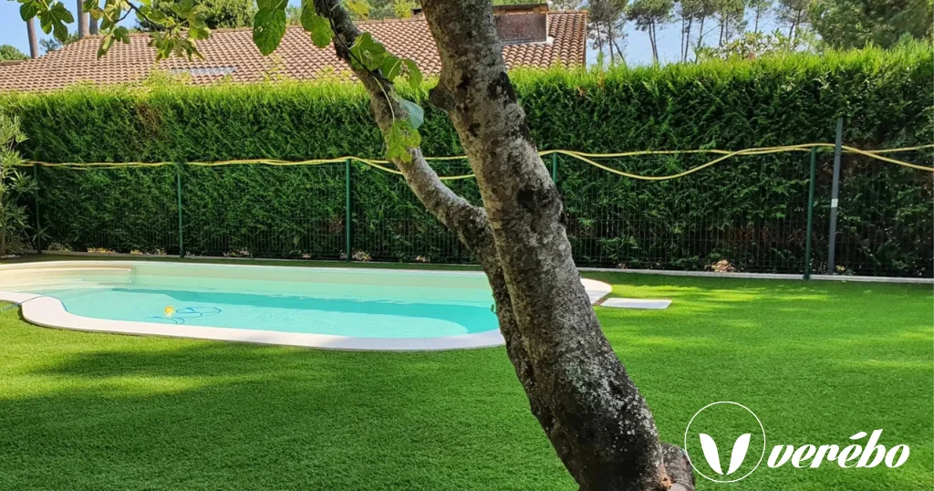 Contours de piscine en gazon synthétique