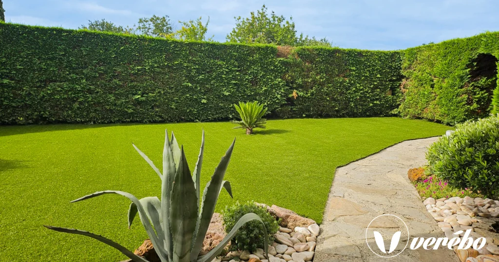 Jardin en gazon synthétique à Bordeaux