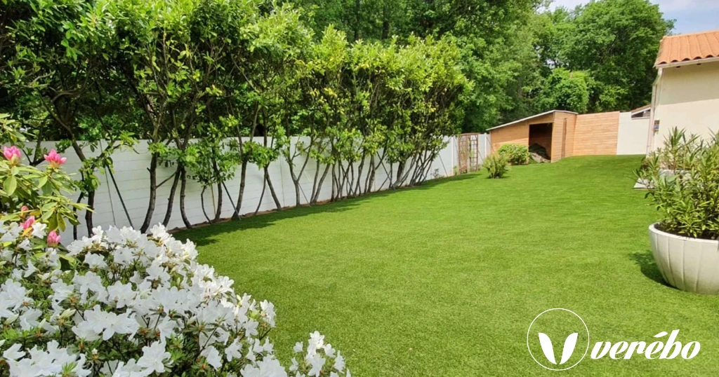 Jardin extérieur en gazon synthétique